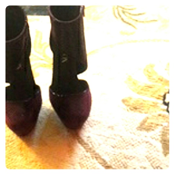 Shoes - Picture 1 of 4